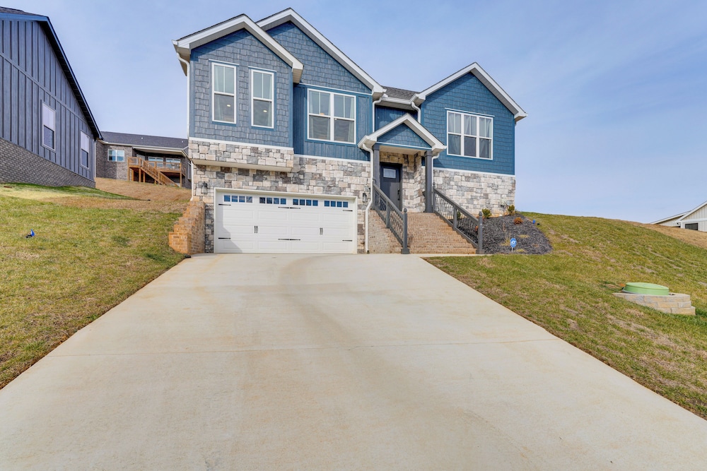 Cherokee Lake Retreat w/ Views in Morristown!