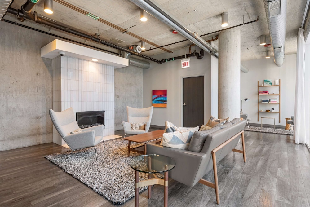 Exclusive 3BR City Views Top Amenities Central