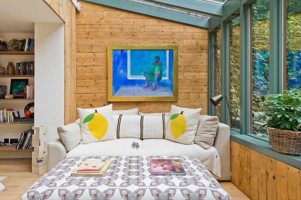 Gorgeous & Grand 5 Bed House, Holland Park