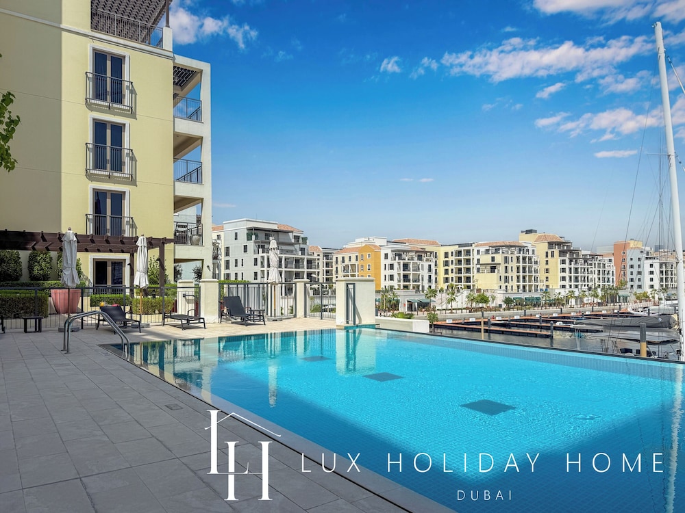 LUX The Le Pont Sea View Suite