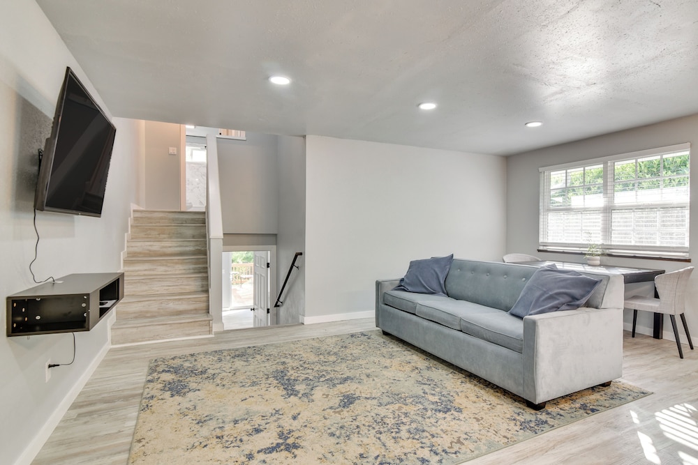 Walk to Dtwn Milwaukie: Family Gem w/ Creek Access