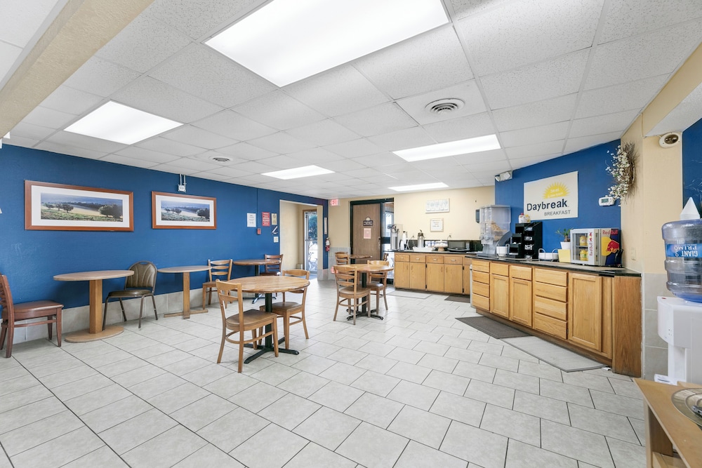 Alexandria Vacations - Relax Inn - Property Image 2