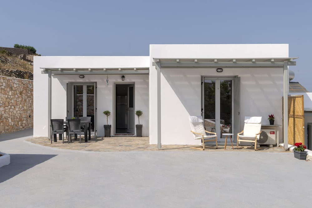 Parikia s Sunlight 2bedroom House