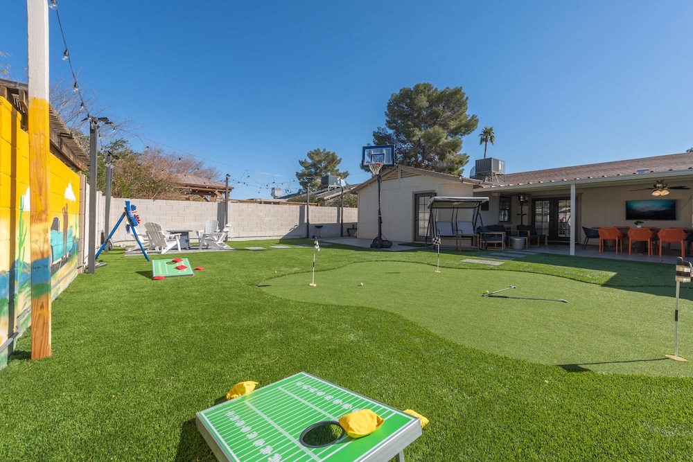Phoenix 4 BDR Home With Outdoor Entertainment