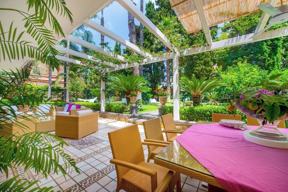 Villa In Sorrento Center | Gardens & Outdoor Space