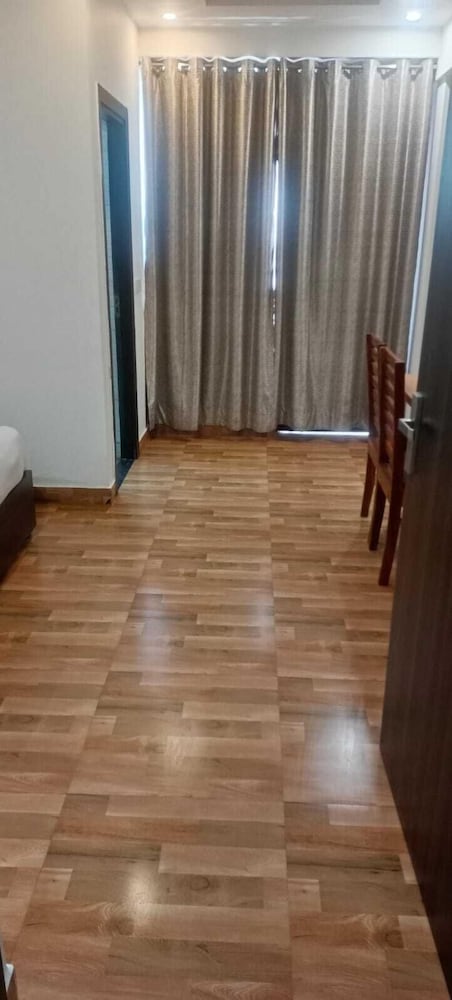Saavi Hotel Sector 10 view 4
