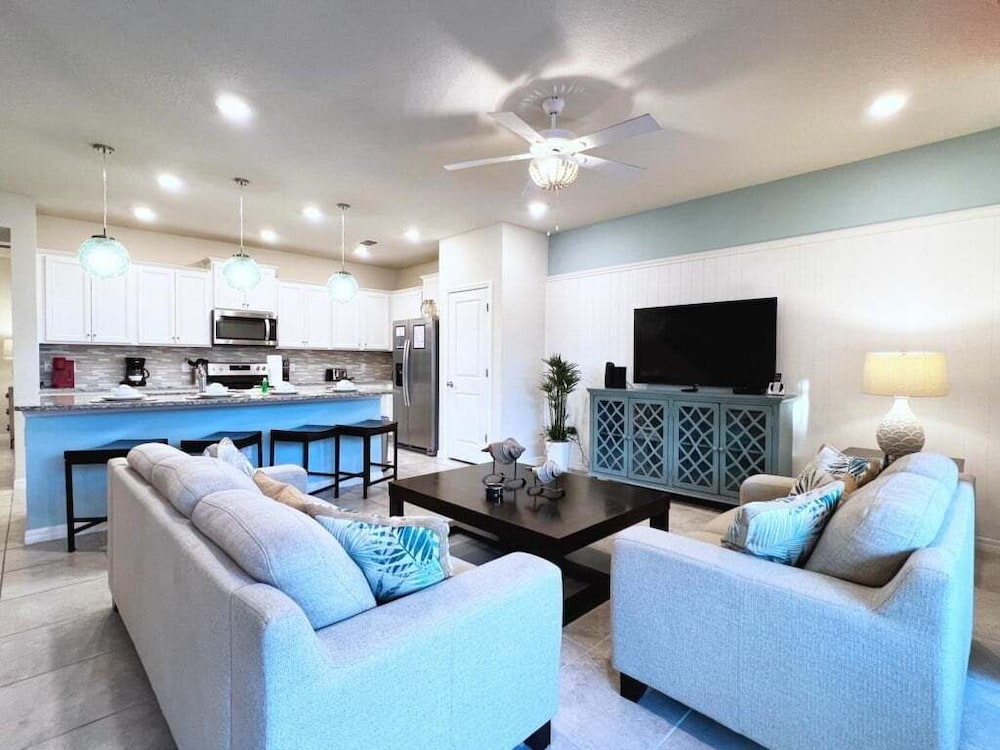 Large 5 Bed Family Townhome With Splash Pool 5 Bedroom Townhouse