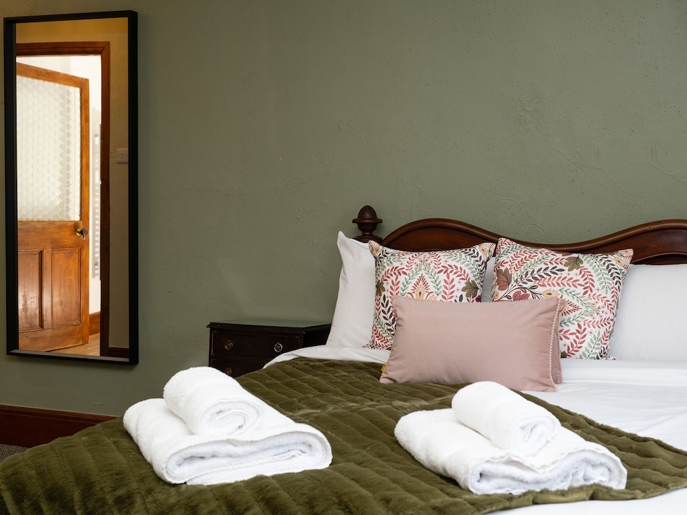 Watermouth Castle, Rhododendron Apartment