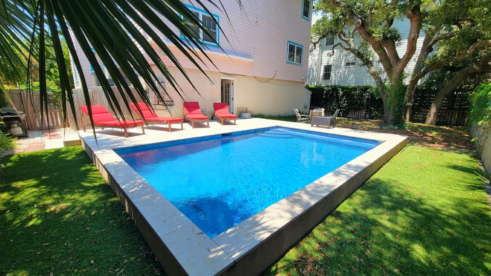 Thirst N' Howl by Tybee Vacation Rentals