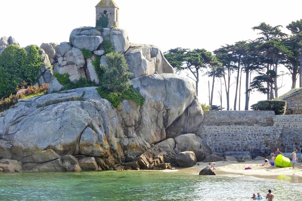 Holiday Home in Port-blanc Near Sandy Beaches