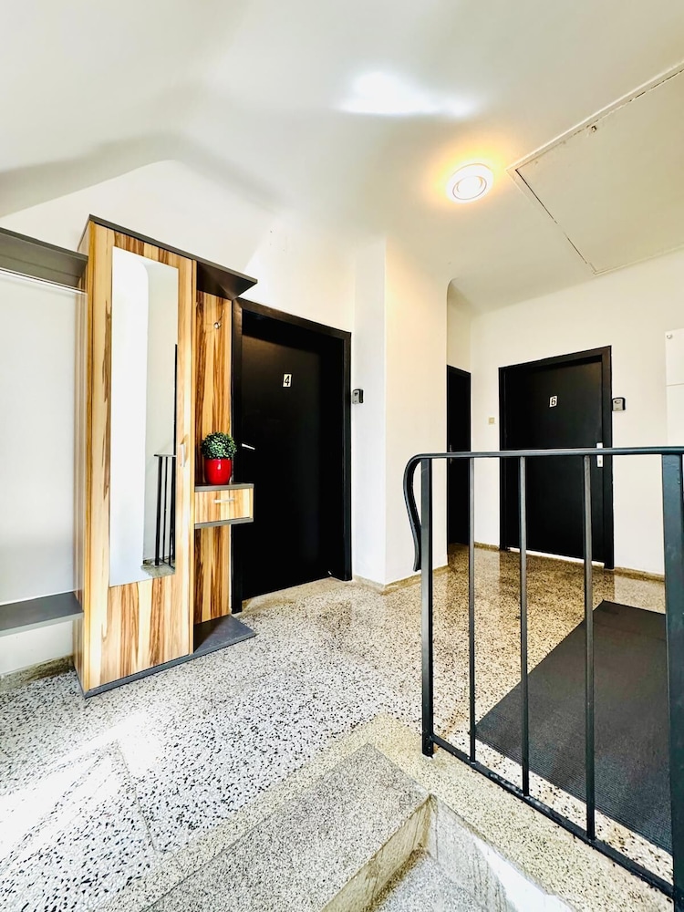 Cozy Garden Villa near Danube For 16P