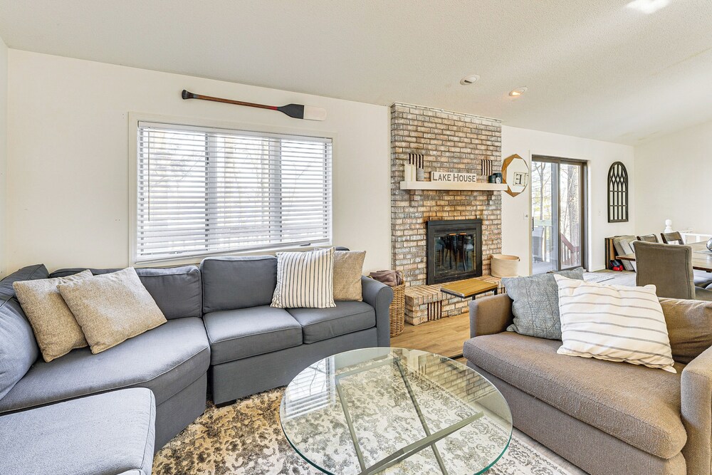Lake View & Deck: Group Getaway in Whitehall!