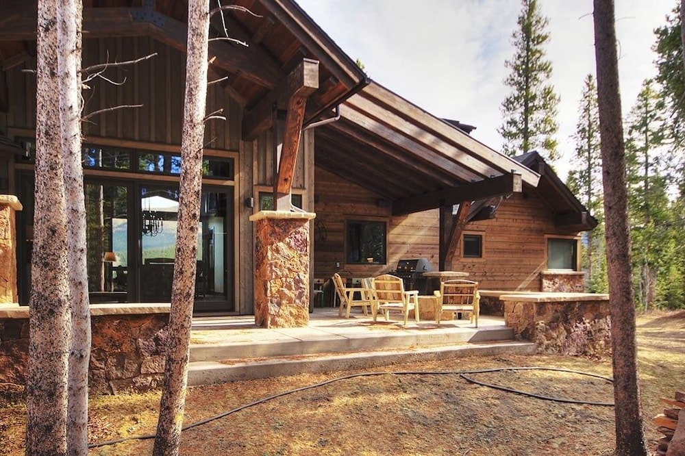 Hawk's Hideaway 6 Bedroom Home