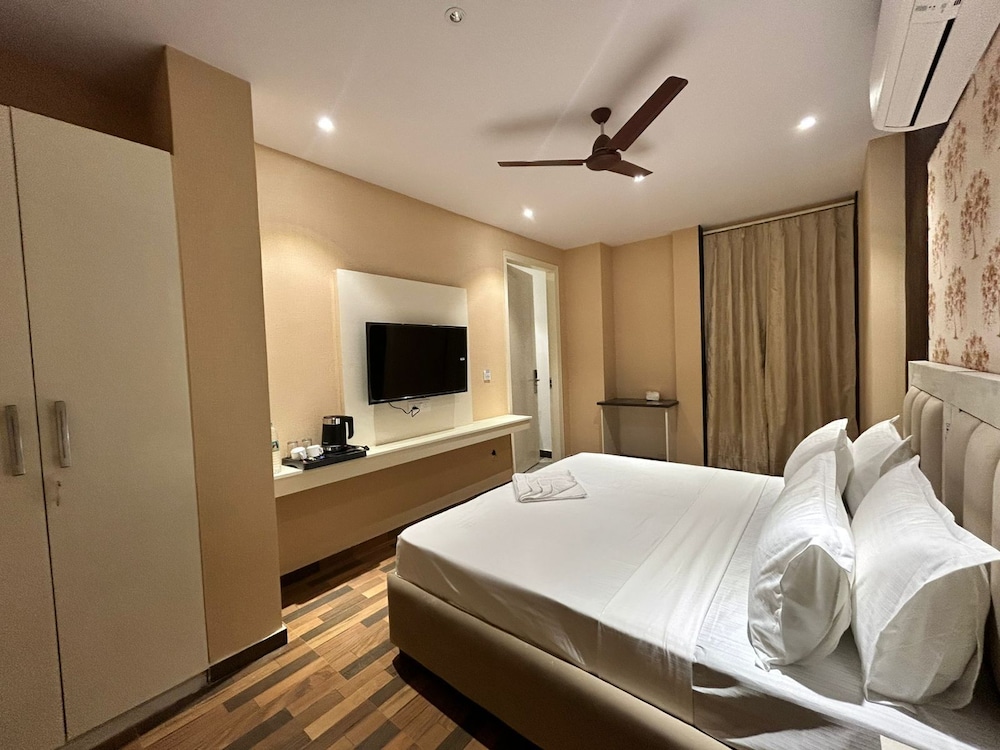 Hotel Ginger Plaza by ASPL