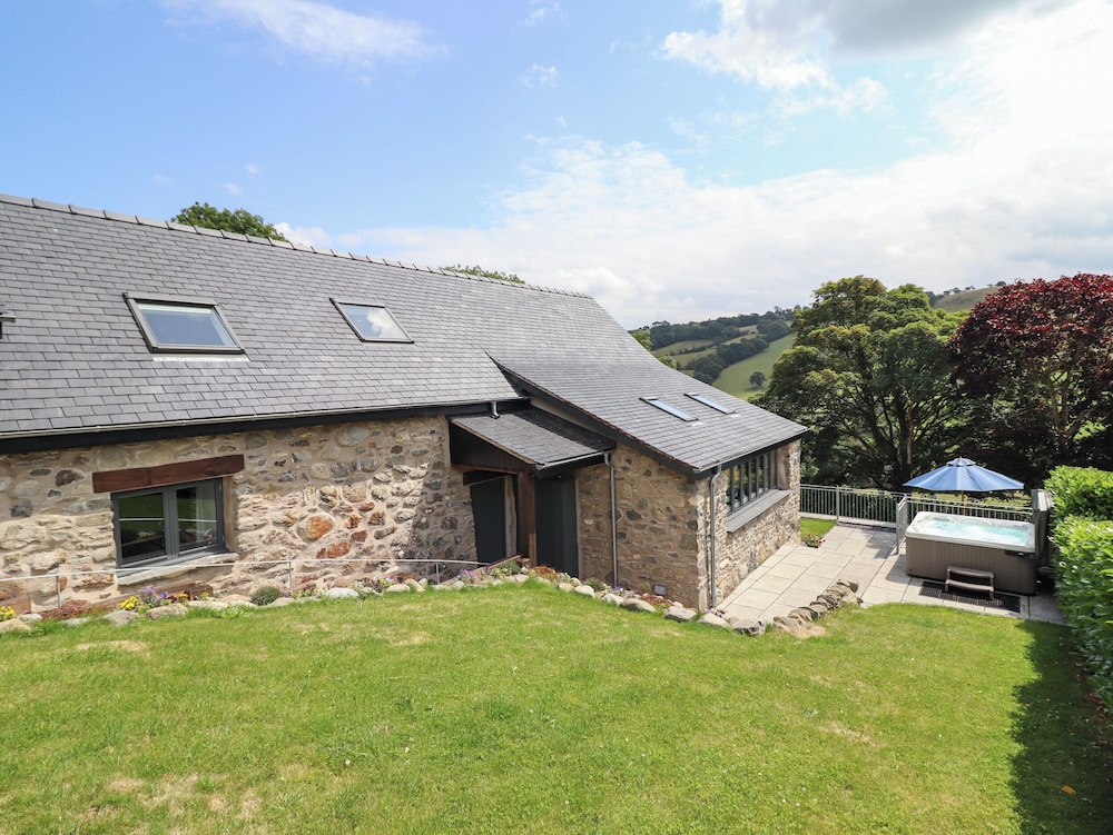 Ysgubor Tyddyn Isaf