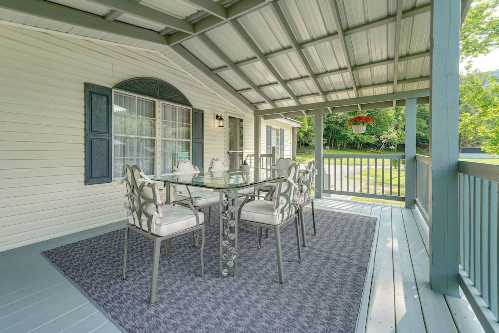 Near Kanawha River & ATV Trails: Home w/ Deck!