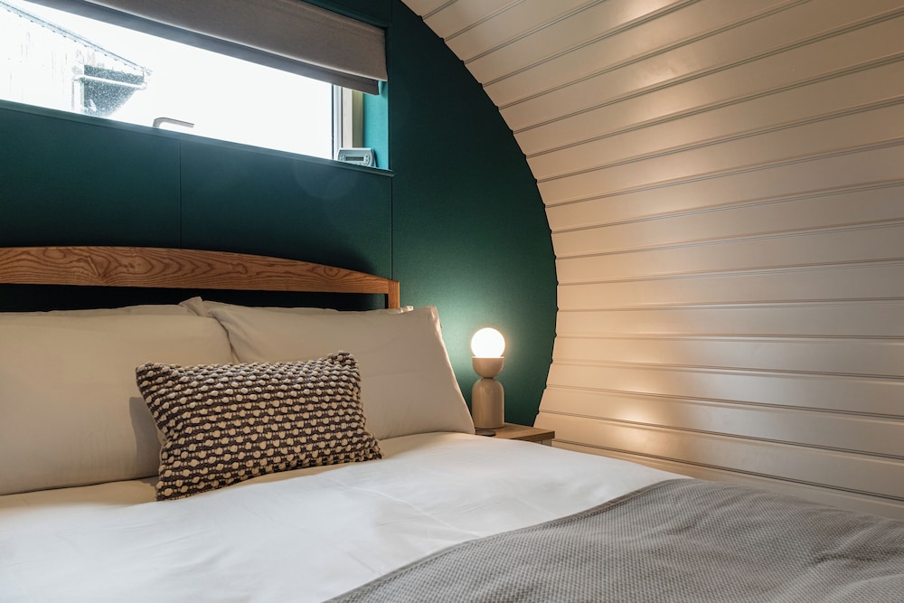 Sustainable 2BD Pod on Old Chalford Farm