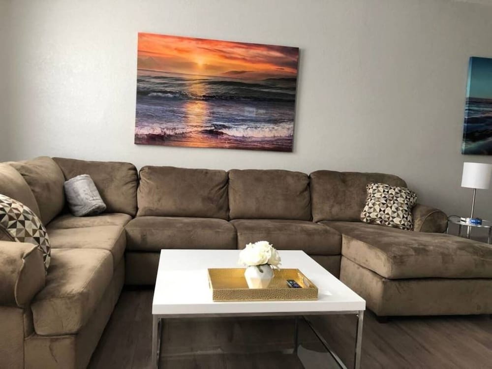 Tideview 66 · NEW Luxury 3 Suites Resort Home. Sleep 9