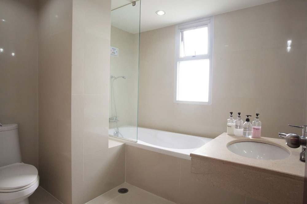 7C - 2 Bedroom Downtown Apartment With Shared Pool