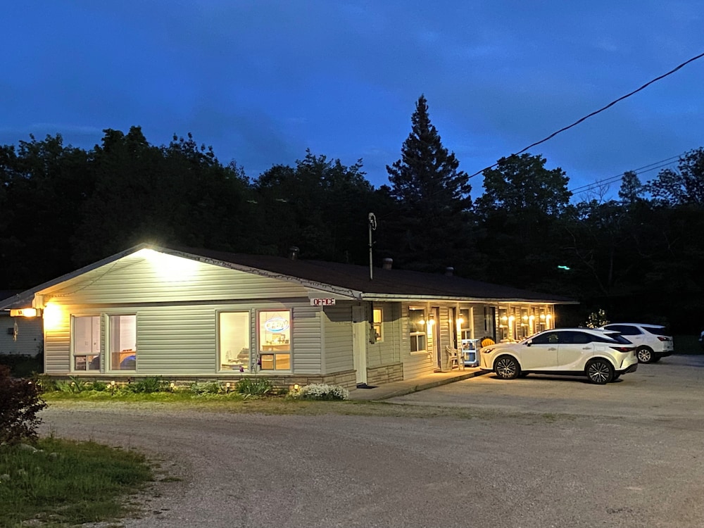 Mindemoya Motel