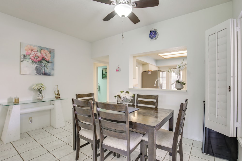 Steps to Community Pool & Spa: Palm Desert Condo!