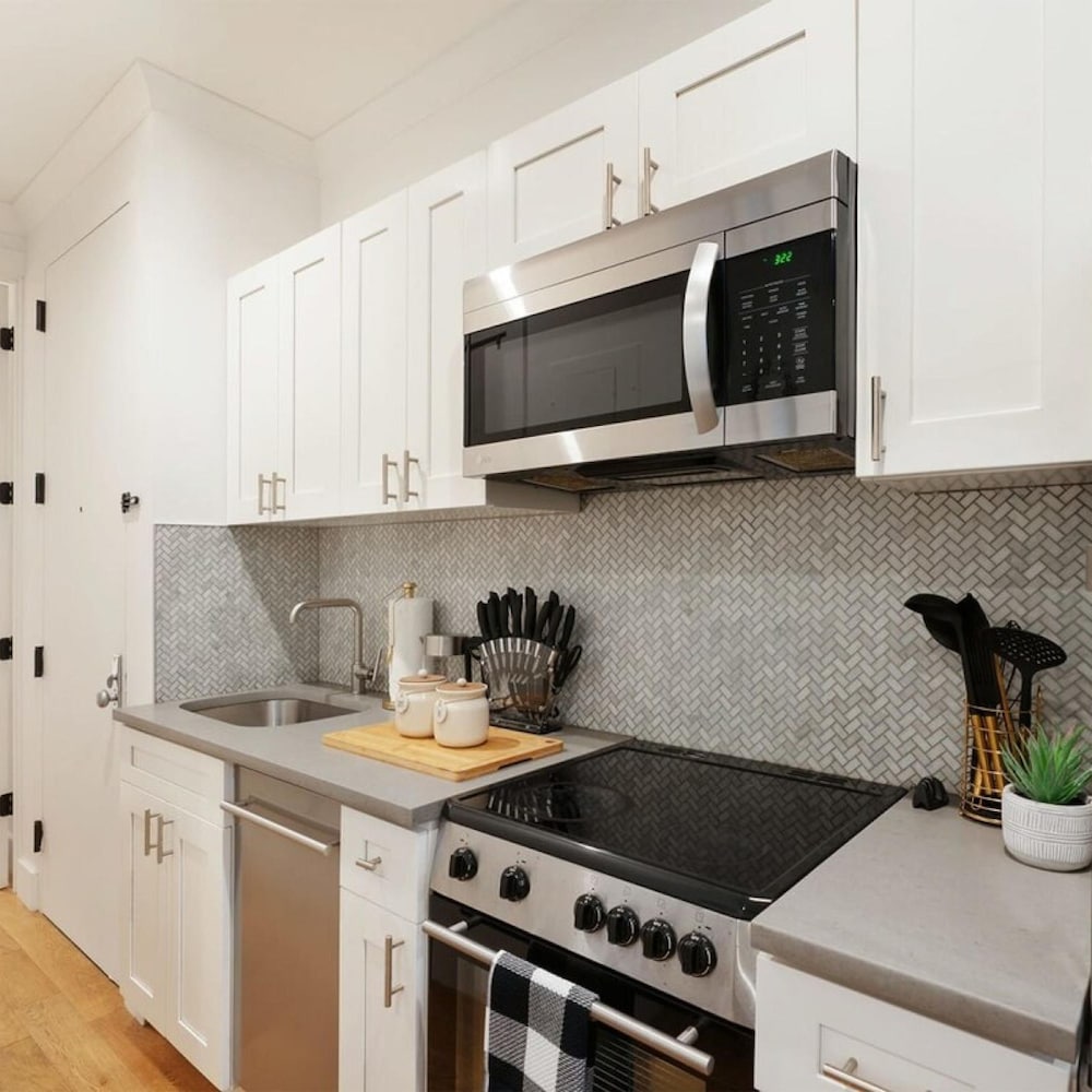 1290-8 New Renovated 2 Bedrooms in UES
