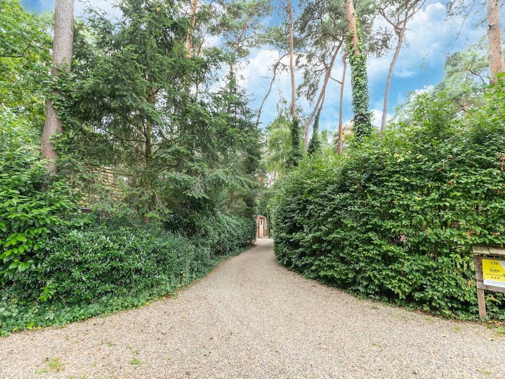 Lanaken Luxe Garden Retreat