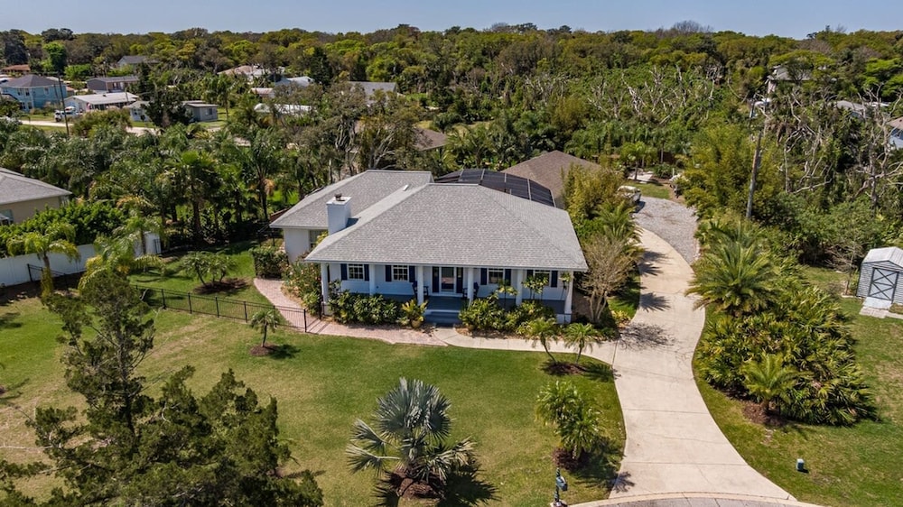 Beach Cottage 3 Bed 2 Bath Heated Pool Free Golf Cart Bring Your Boat RV Private 1AC lot