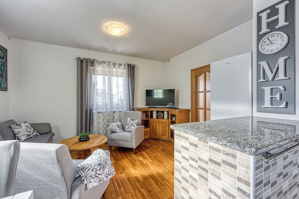 Small Holiday Home Jakara 5
