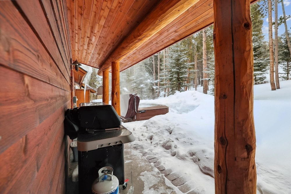 Timber Heights Lodge 3 Bedroom Home by RedAwning