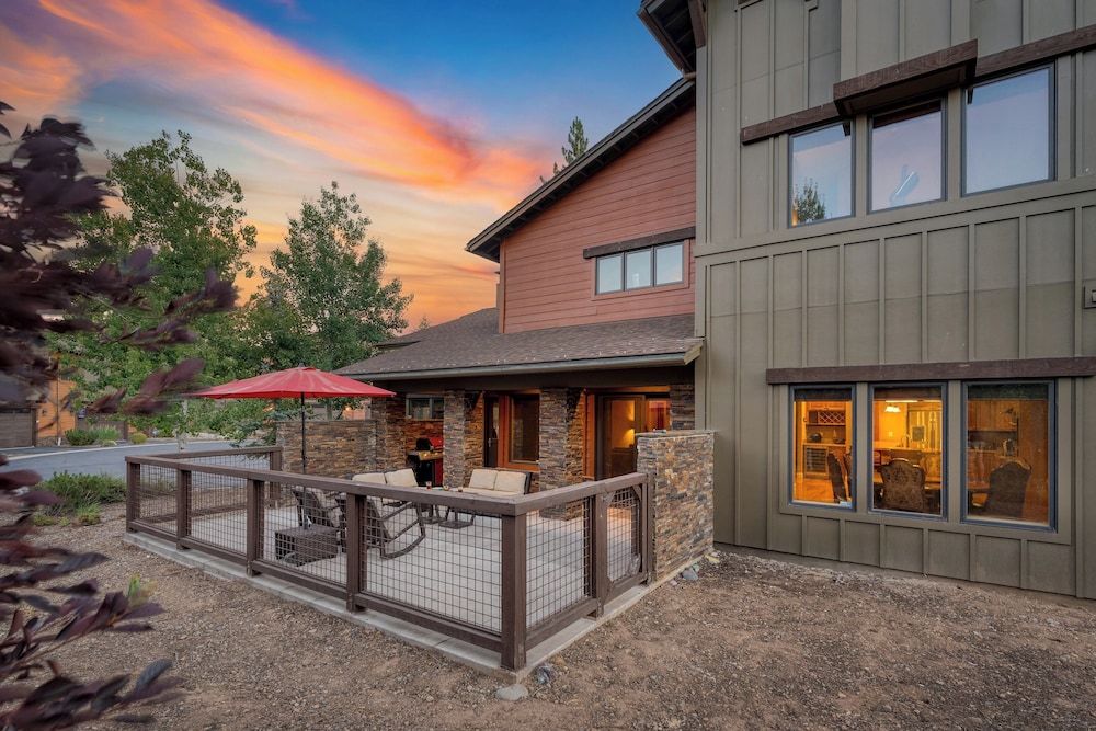 Luxe All-season Retreat by Avantstay Prime Location, Near Skiing