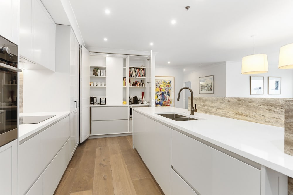 Light and spacious w incredible harbour views view 3
