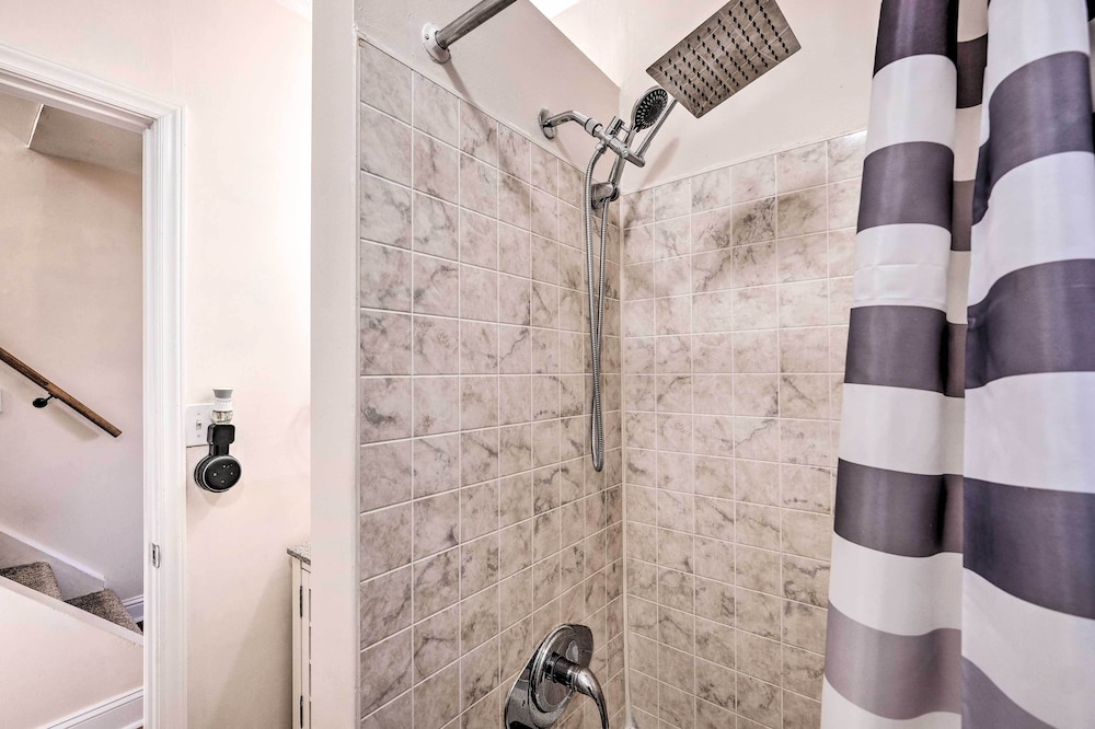 Pet-friendly Louisville Home: Near Distilleries!