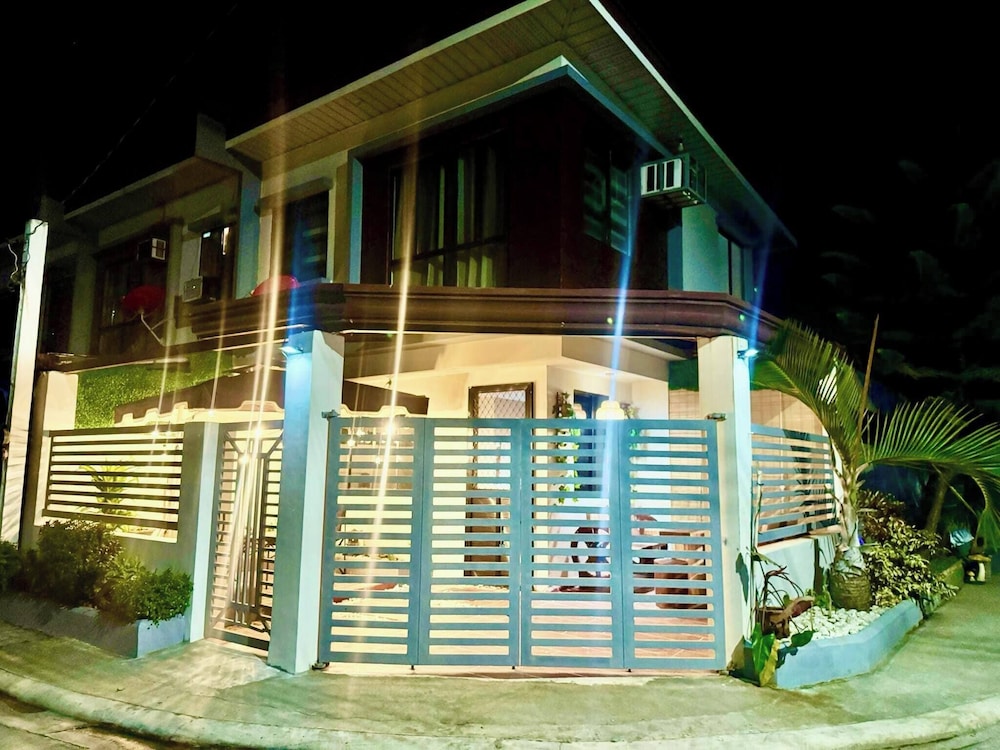 Cozy Holiday Home in San Pablo City for Groups of 8-10