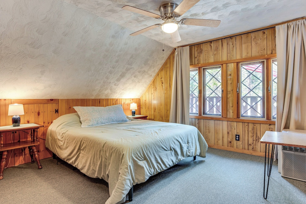 2 Mi to Ossipee Lake: Forest-view Sanctuary!