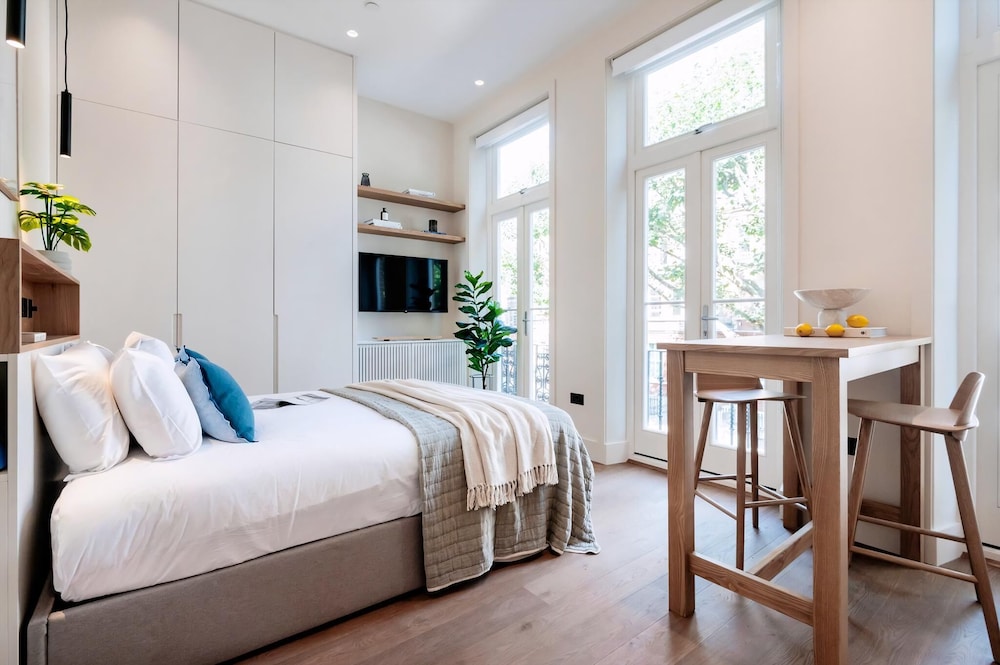 Stunning Studio Apartment, Moments From Earls Court Station