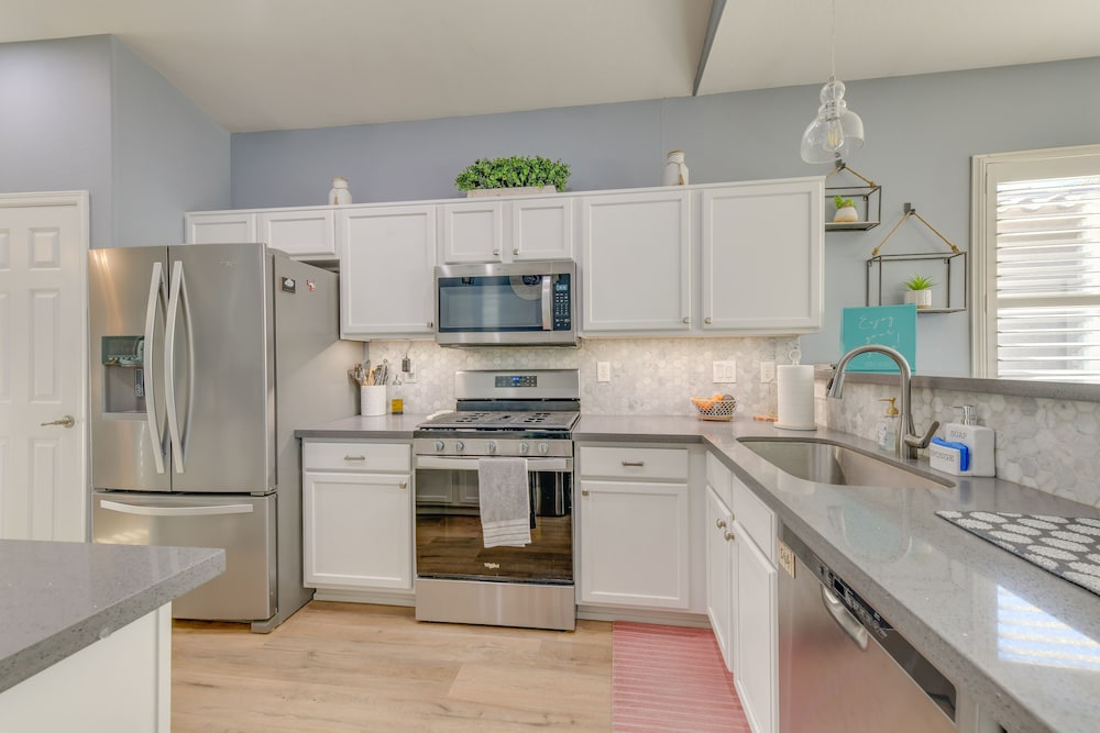 Charming Gilbert Home w/ Patio  Putting Green! - Property Image 19