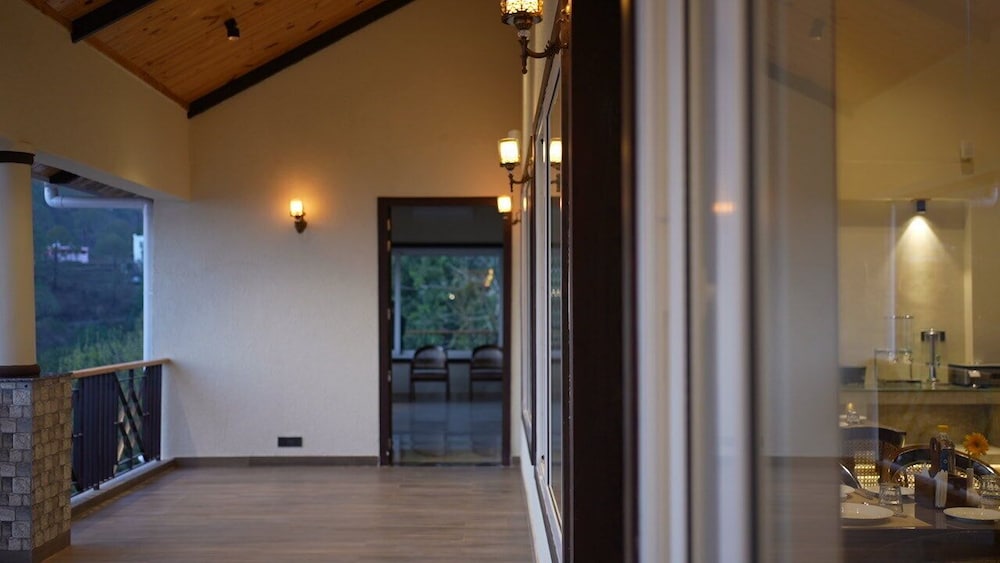 The Dunhill Manor
