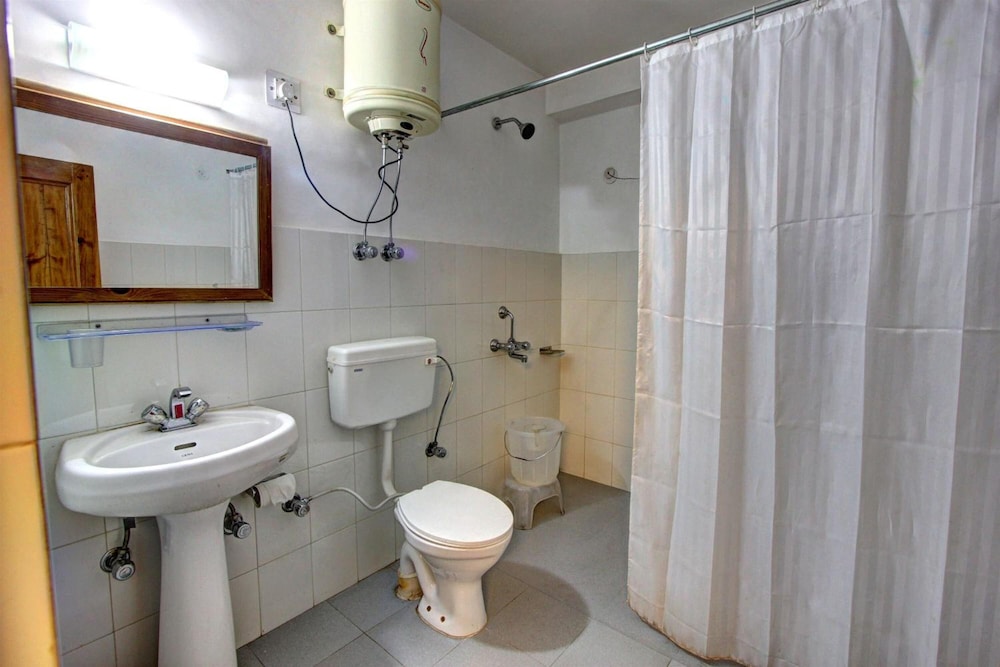 Hotel Monarch Residency Manali