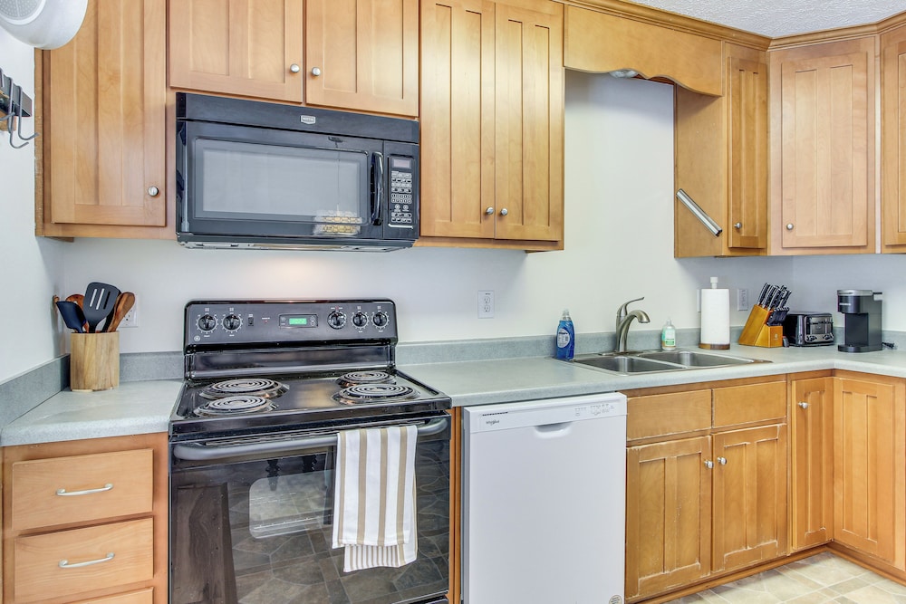 3 Mi to Hopelands Gardens: Family Aiken Home!