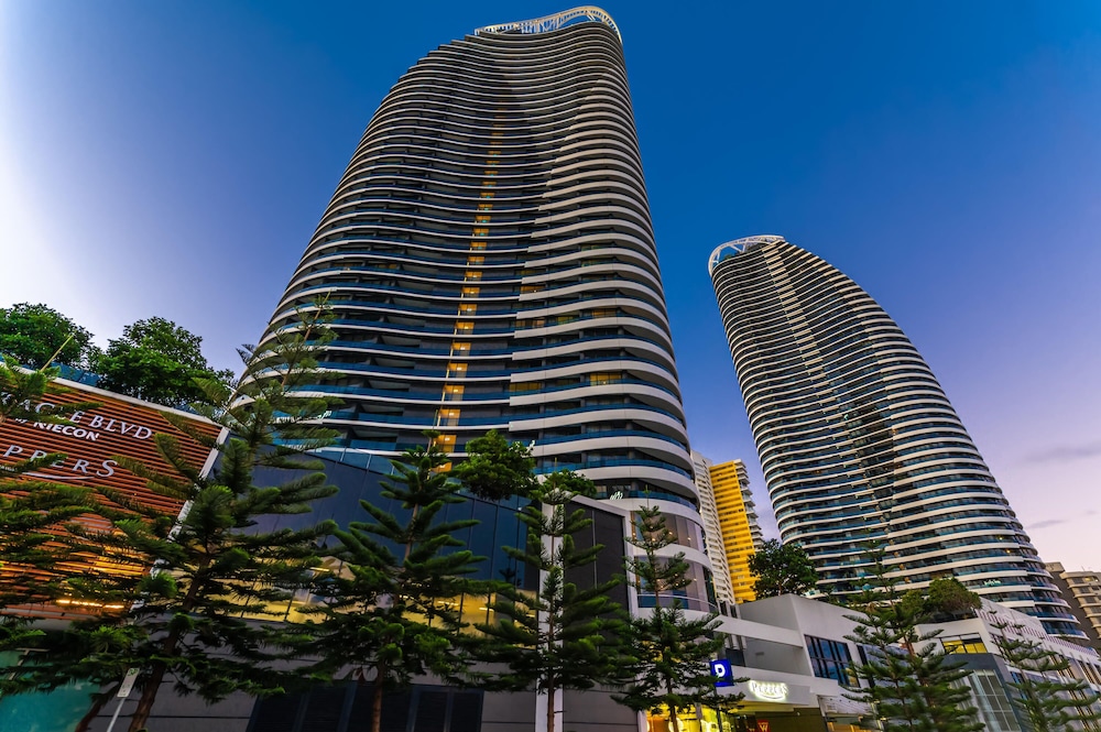 Luxury Sky High Escape with Ocean Views