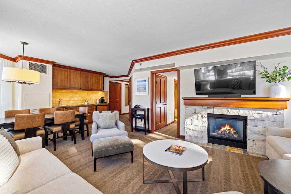 Condo w/ Fireplace & Community Perks