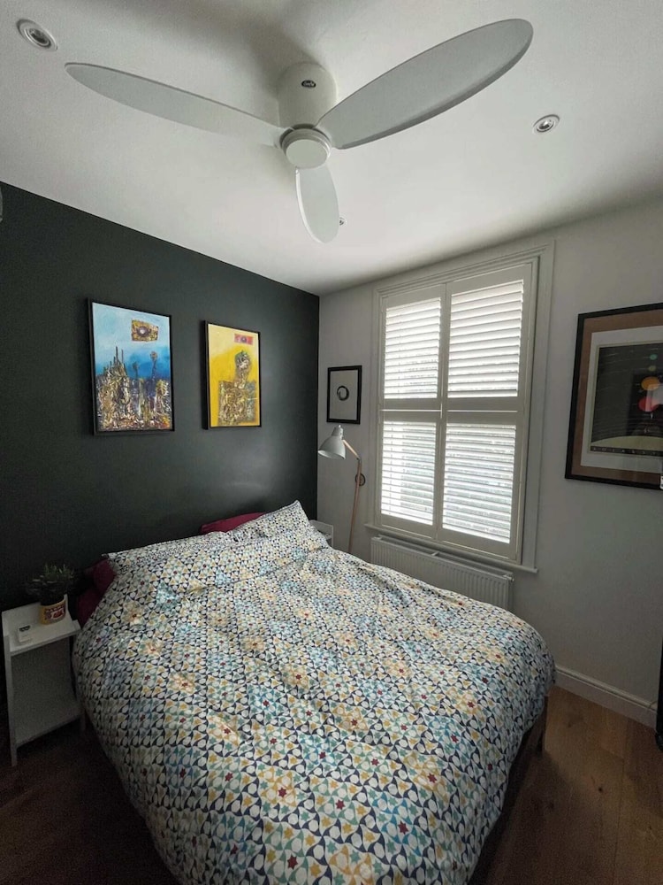 Snug 1BD Flat With Balcony - Stoke Newington