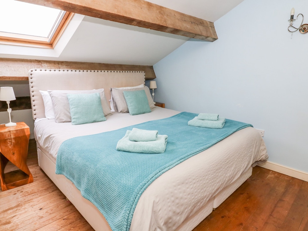 Canalside Cottage