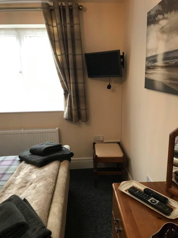 Cozy Lodge Sleeps 4 in Barton-upon-humber view 2