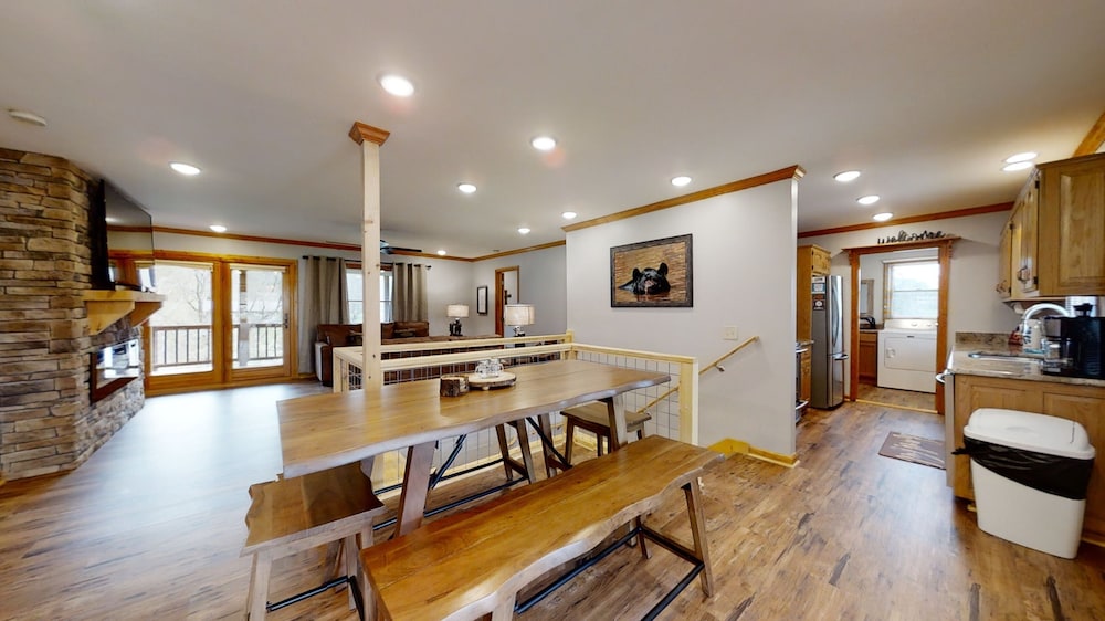 Cove Mountain Rest 3 Bedroom Home by RedAwning view 5