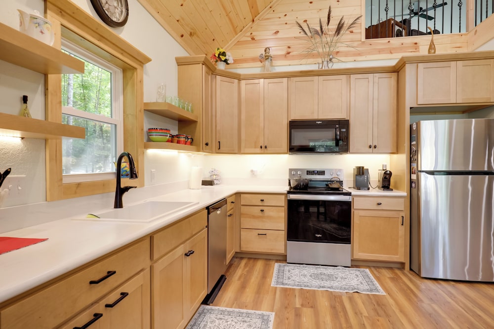 Paddle, Play & Relax: Home w/ Pioneer Lake Access!