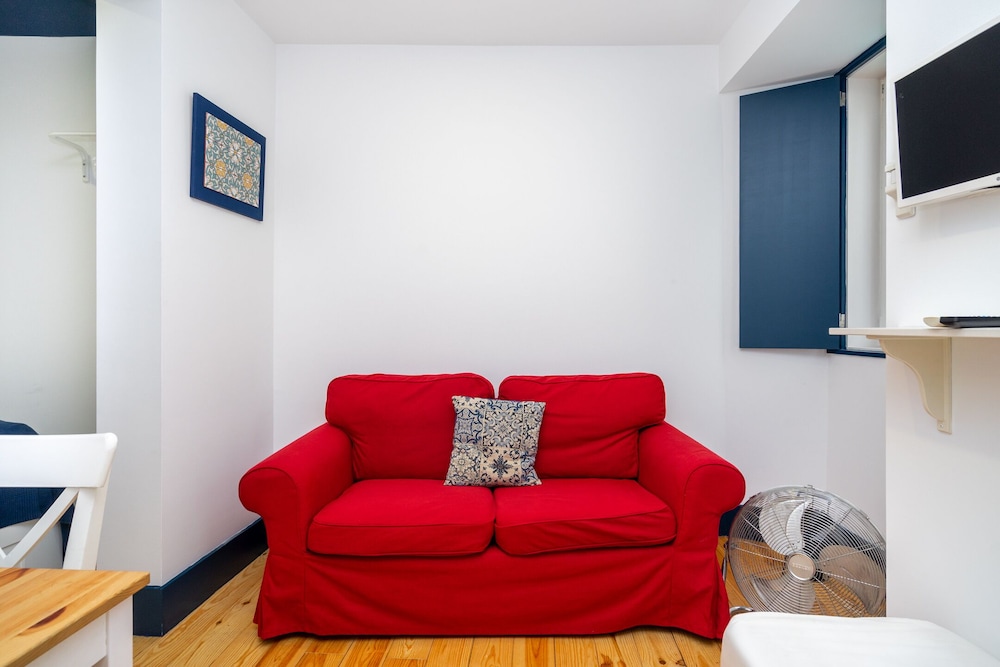 Central Minimalist 1-Bed Great To Explore Lisbon