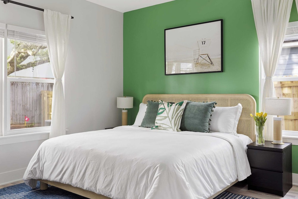 Beach Retreat w/ Putting Green, Hot Tub, 2 Free Bikes Golden Hour by Avantstay
