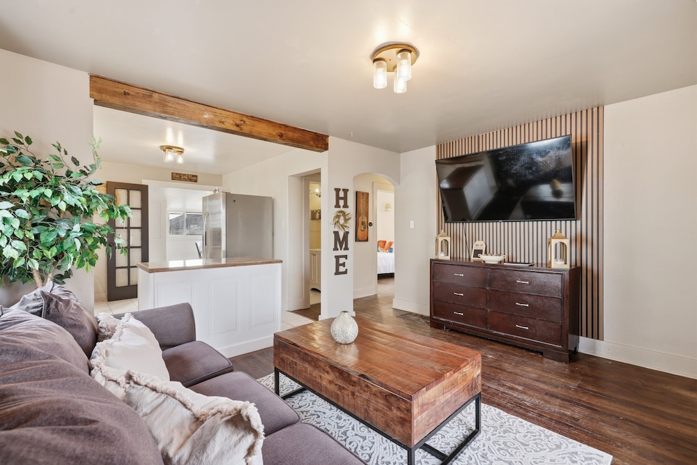 Cozy & Modern 3-bed Bungalow In Heart Of Greeley 3 Bedroom Bungalow